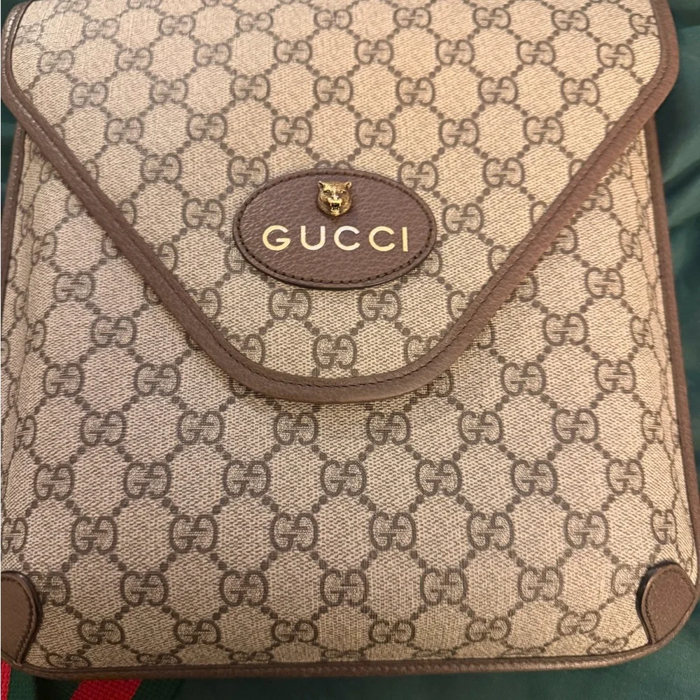 Gucci Tan and Brown Monogram Shoulder Bag••AUTHENTIC **